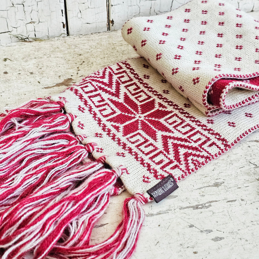 Vintage Style Knit Muk Luck Scarf - Red and Cream