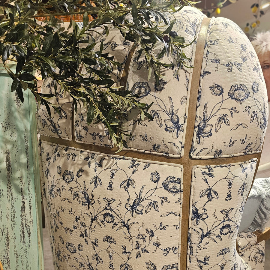 Cotton and Linen Ballon Style Chair