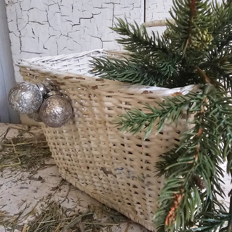 Chippy White Hanging Basket