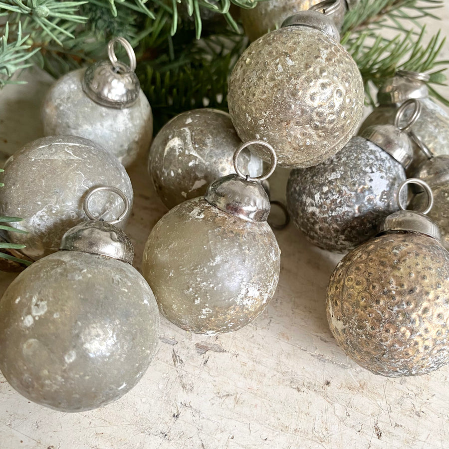 Small round discount christmas ornaments